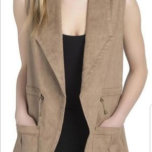 Lyssé suede brown vest. New. Large